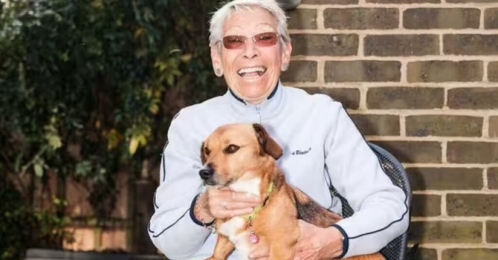 Une dame de 81 ans gagne une fortune en gardant des animaux, et vous ne croirez pas combien elle gagne !