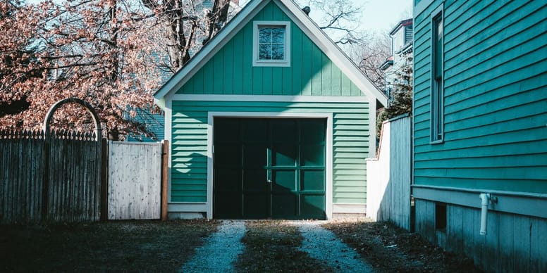 Famille inconnue squatte son garage depuis une semaine (vidéo choc)